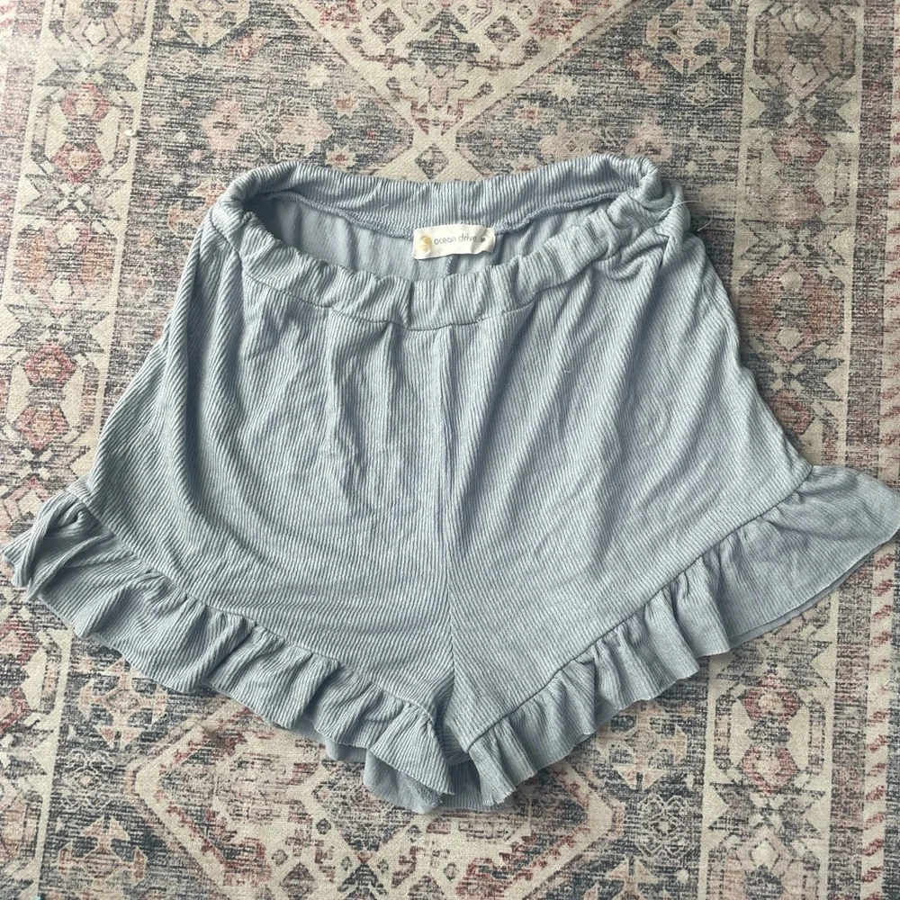 Ocean Drive- Ribbed Knit Ruffle Hem Short - Picture 5 of 7